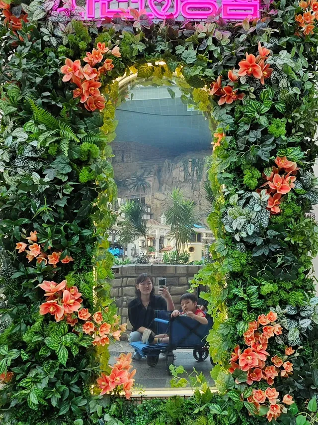 잠실롯데월드🎡
장난감 안사준다니까 괜히 계속 이것저것 구경중🙄ㅋㅋㅋㅋ
마무리는 남편만나서 참치집🤩