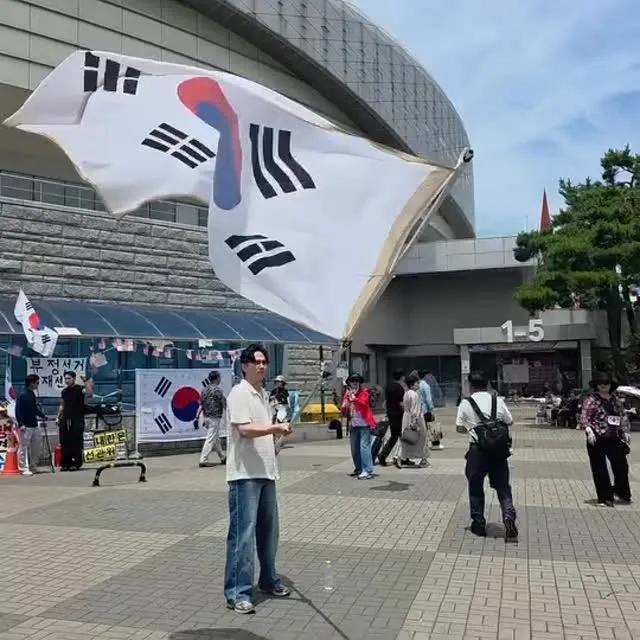 사진으로 이야기하겠습니다.
다음 주에 웨딩촬영 가는 새신랑입니다.
이상입니다.
멸공🇰🇷