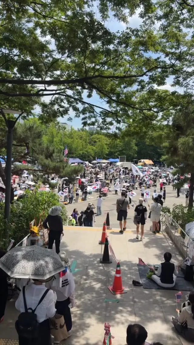 마산에서 어제 올공 다녀왔는데 정말 더운 날씨에도 다들 나라를 위해 열심히 자리 지켜주시는 모습보고 너무 예쁘고 감동 받았습니다🥺🔥🇰🇷 