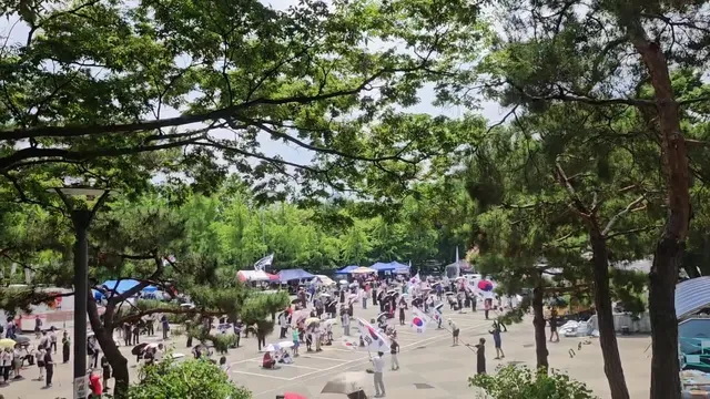 오늘 진짜 덥습니다. 다들 양산 꼭 챙겨오세요!

그리고 기존 봉사자분들 탈진하려고 해요. 자원봉사자 하실 분들 많이 필요합니다.