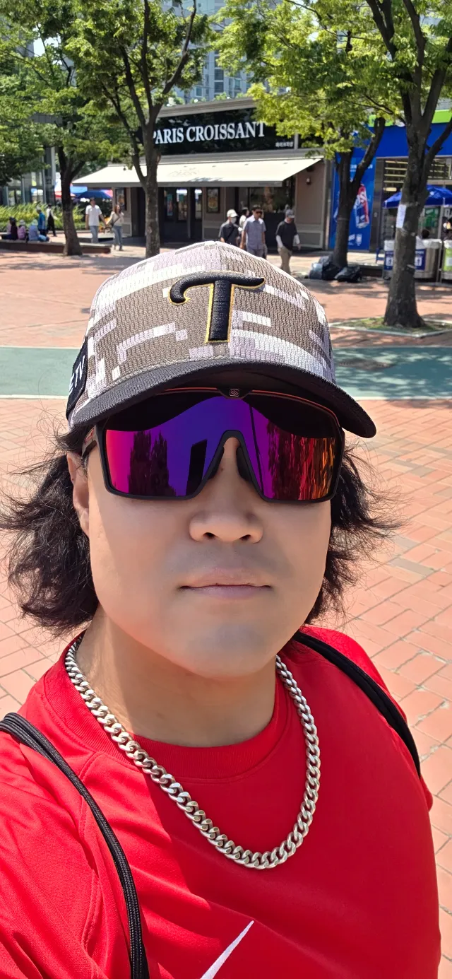 진짜.. 뜨겁지만 애국시민분들 열기 역시 뜨겁다!!!

7바퀴 돌고 쉬는시간 온 몸 에서 땀 이 나지만!!! 지치지

않고 더 목소리 내고 갈 
