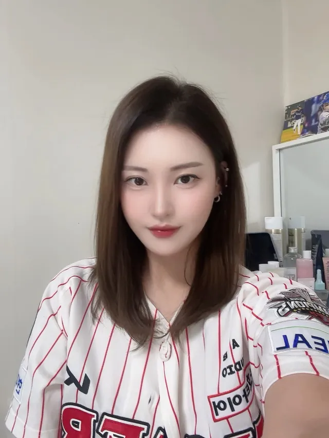 오늘은….!!
불꽃야구 보러 고척 가는중..
늦잠이슈로 머리를 못해서 그냥 가눈중.. 지각이지 말입니다
밥도 못먹어서 뭐라도 사가야겠다요.. 지
