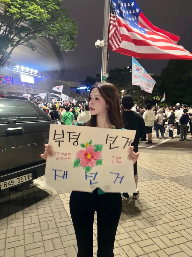 일요일 밤이라 인원도 많이 줄고
다들 조금 지쳐 보이네요.
건강 잘 챙기시고 끝까지 화이팅입니다! 💪🏻🇰🇷