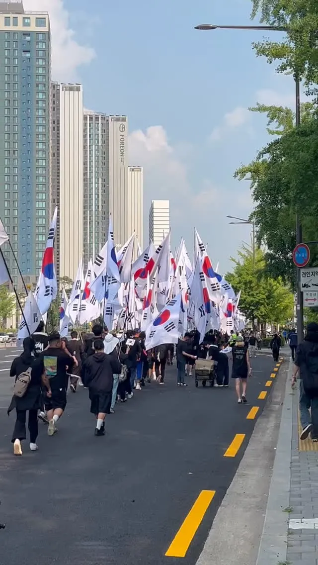 6.28 16:30 잠실~올공 행진
대박 멋있러 미챴어