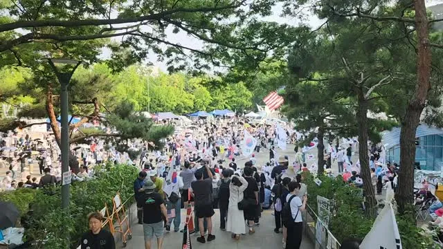 실시간))
PM 4시 50분

얼음팩 들고 오늘도 자원봉사 출근!!
