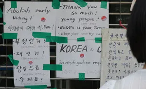 [포토] 송파 개표소 출입구에 빼곡히 붙은 피켓

[천지일보=남승우 기자] 6.3 지방선거 투표용지 부족 사태를 규탄하는 참정권 집회가 24일째