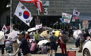 [포토] 24일째 계속되는 참정권 집회

[천지일보=남승우 기자] 6.3 지방선거 투표용지 부족 사태를 규탄하는 참정권 집회가 24일째 이어진 