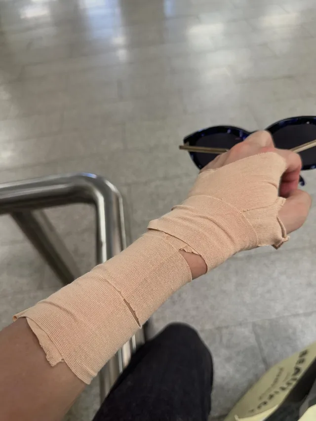 올공에서 오늘 풍선 약 400개 분량을 벌룬쇼 했습니다.
또뵙겠습니다. 
또옵니다. 아이들의 동심을 지키기위해
손목이 박살나도 옵니다.