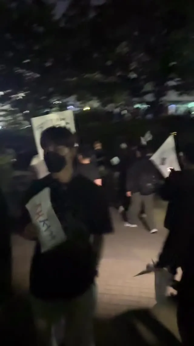 미쳤다 살다살다 이런날이 올줄이야
남녀노소, 외국인, 가족단위, 청소년들 다 나옴.
미쳤다 진짜