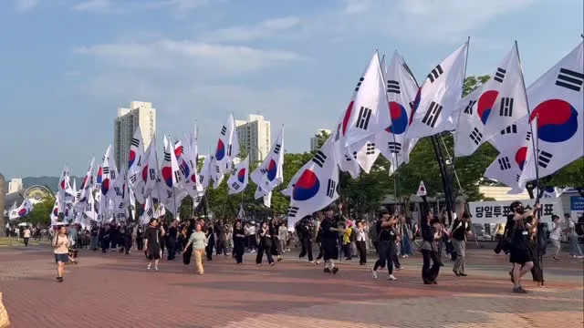 6.28 잠실~올공 6.29km  대한민국 젊은 청년들이 대형 태극기를 들고 연평해전 추모 행진후 올림픽공원 핸드볼 경기장을 중심으로 한바퀴 행