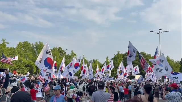 1-3 100인 태극기 행진 너무멋졌다! 올공 온지는 15일 넘었지만 글은 처음써보네. 다들 화이팅 🇰🇷🇰🇷