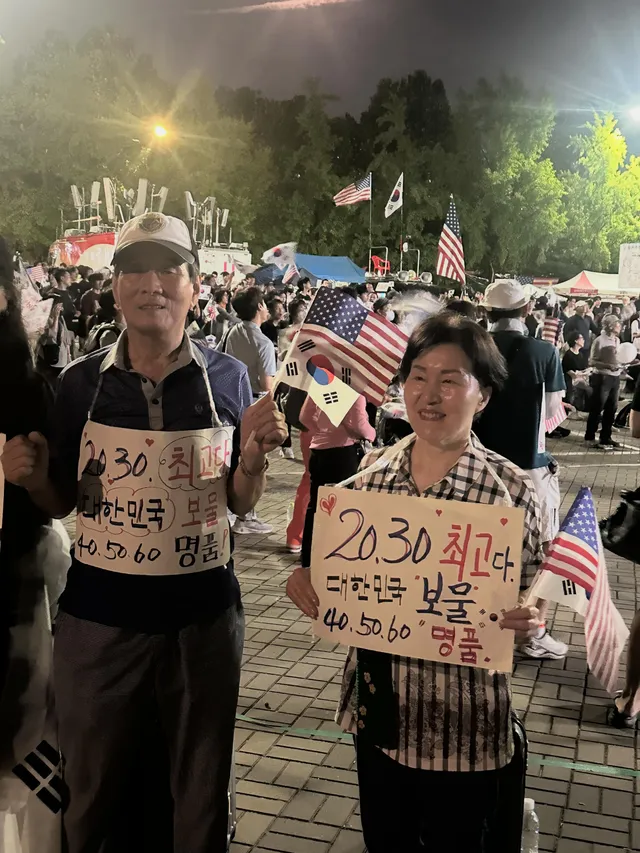 드디어 만나뵛다...ㅠㅠㅠㅠㅠㅠㅠㅠㅠㅠㅠ
악수도 하고 화이팅 받음 흑 ㅠㅠㅠ
와버럈다 올공!!!!!!