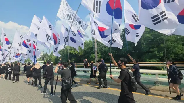 눈물이 나서 꾹 참았다
왜 눈물이 나려 했나

우파분들 저랑 맞팔해요! 함께 민주주의를 지킵시다🇰🇷