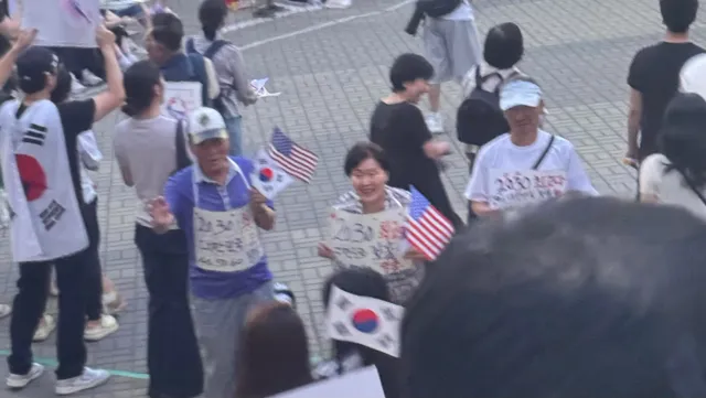 보물 어르신들 빨리 하이파이브 해드리고싶어서 
급하게 찍어 흔들림,,,,;; 
어르신들 진짜 매일 오시는데 ㅠㅠㅠㅠ 
매번 환한 미소를 지어주신