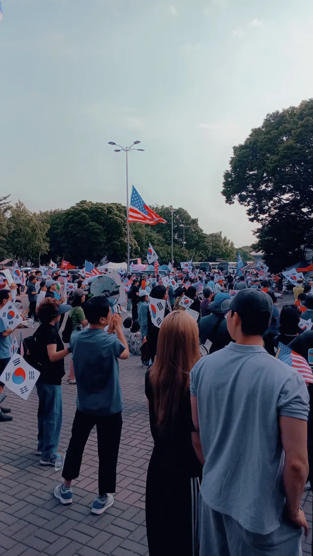 28일 일요일 올공  모습 
부정선거 재선거 
당일투표 수개표.
2시간 서있으니 발바닥이 뜨거워
중간중간이 식혀야함