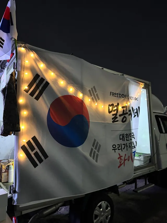 멸공카페입니다!!
오늘은 전긴없이 움직이다보니 
이제서야 오픈글을 올리네요
오후에 냉커피 두번 나눔하고 저녁부터는
따듯한 믹스, 율무차, 핫초코