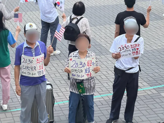 ⠀
지나가는 2030 청년들에게는
보물이라며 하이파이브 해주시고
그 이상 어른들에게는 명품이라고
나와줘서 고맙다고 말씀하시는 참된 어르신들
-
