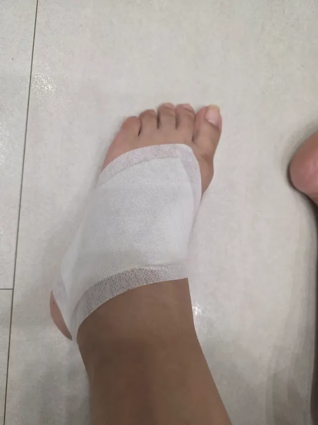 고생 많았다 왼발아~!
이제 젊지 않아 여유있게 다니자.

올공 갔다 당산역 강의 시간까지 많이 타이트했어.
급행 9호선 놓치면 수업에 1시간이