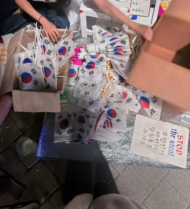 올공 22일차 아쉬운점
태극기보다 성조기 반납이 많아요ㅠㄷ
태극기 수가 성조기보다 적고
찢어진 태극기가 많네요ㅠㅠ
흔들다보면 찢어지거나 뿌러질 