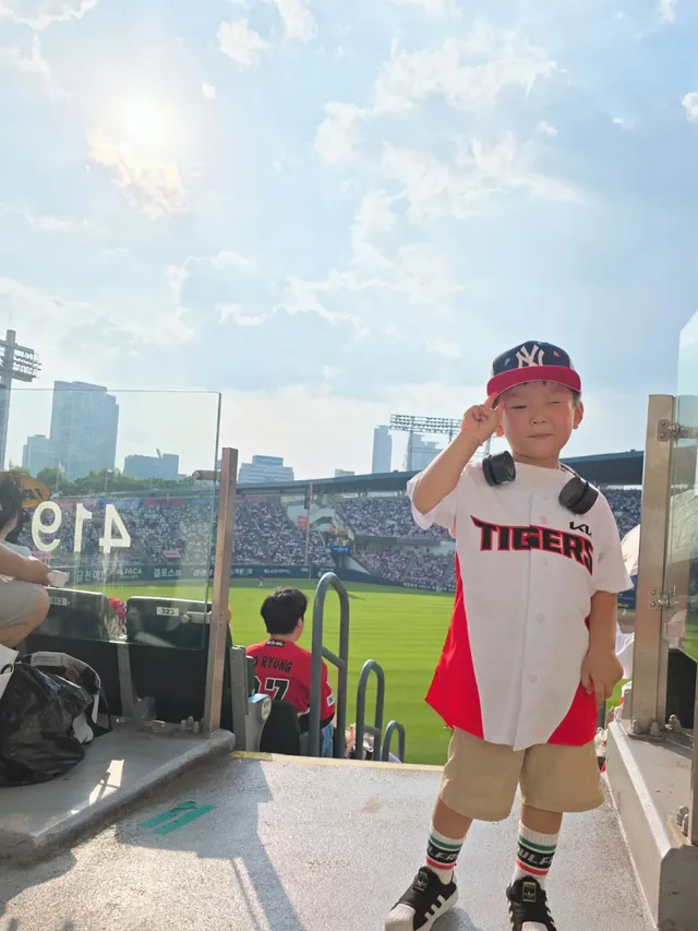 DAY + 1822
잠실 야구장 KIA : 두산⚾️

덥고, 졌지만... 재미있었다.

#야구장나들이⚾️ #졌지만재밌었다 #가을야구때보자