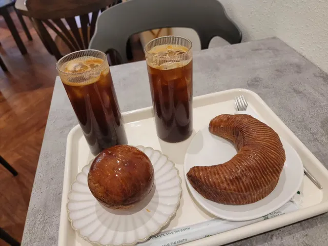 주말에 결혼한다는 동생을 만났다....
또한명이 가는구나....
나도 그래서 결정사 가입하고옴.....
이게 맞는건가...아직도 실감이안남...