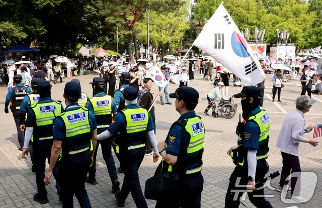 경찰, 잠실개표소 139명 수사…"현장 안정 때까지 적정 인력 유지"

허위사실유포 관련 286건 삭제요청…148건 삭제 "경찰 상대 범죄 등 