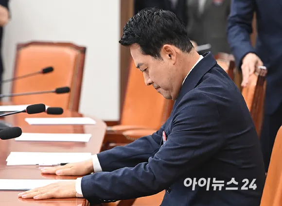 장동혁 "의총서 뭐라든 사퇴 안 해…최고위원 아무도 사퇴 않더라"

비공개회의