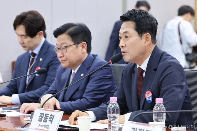 '올공 2030' 좌담회 참석 장동혁 "민주당 '선관위 특검' 환영…반드시 관...

장 대표는 29일 서울 여의도 국회에서 김장겸 의원이 주최