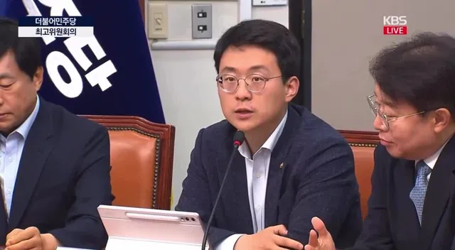 부정선거 재선거
민주당은 무슨 대책을 세우고있나 들어봤는데
”기상이 매우 중요하다는 소중한 말씀이셨습니다“
ㅇㅈㄹ
지들도 웃긴지 쳐웃고잇음