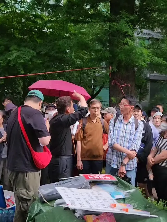 우파분들 팔로우 부탁여  거시기 찢이 말하지마라는 말 했다고  감옥에 보낸후 몇달만에 복귀 거시기  느무 무섭다.  우리동네라 여기 있었어요.