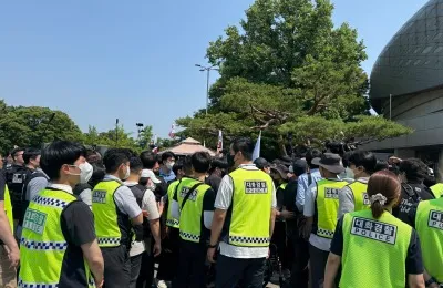 잠실 개표소 봉쇄 시위 3주째…'치안 공백' 우려 커진다

[서울=뉴스핌] 고다연 기자 = 6·3 지방선거 투표용지 부족 사태 관련