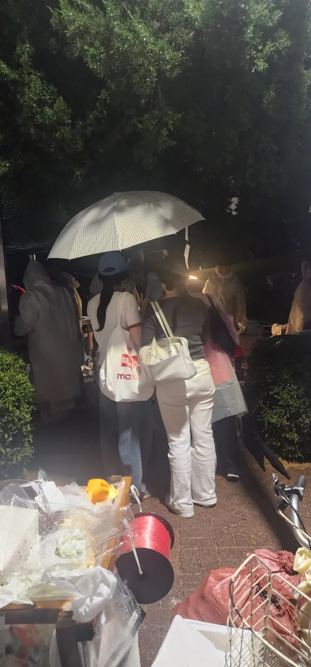 오늘 새벽 6시까지 평온했던 잠실입니다. 제가 떠난 2시간뒤 제가 앉아있던 곳이 저렇게 되었네요. 기동대 300-400출동한다고 두려워하던 시민