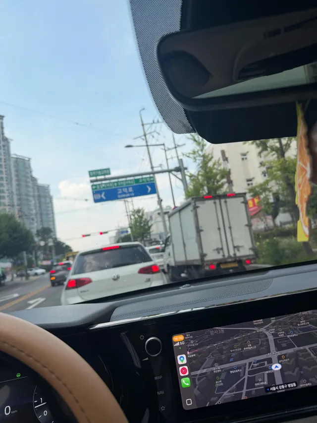 잠깐 올공 들렸다가 집 갑니당

주유하고 세차하고 좀 쉬었다가

이따 저녁 픽업시간대에 봐요 !!!~~