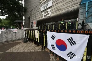 집회 질서유지 청원경찰 투입 확인… 신원 논란도 확산

[천지일보=홍보영 기자] 6.3 지방선거 투표용지 부족 사태 이후 이어진 집회 현장에 청