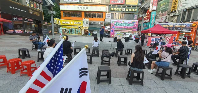 오늘은 인천 구월동 로데오거리에서

부정선거 재선거
당일투표 수개표

를 외친다.