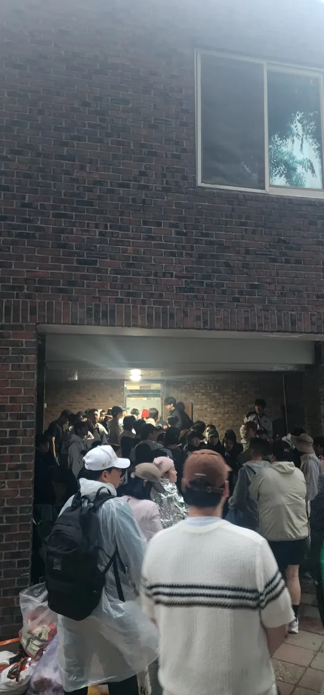 오늘 새벽 6시까지 평온했던 잠실입니다. 제가 떠난 2시간뒤 제가 앉아있던 곳이 저렇게 되었네요. 기동대 300-400출동한다고 두려워하던 시민