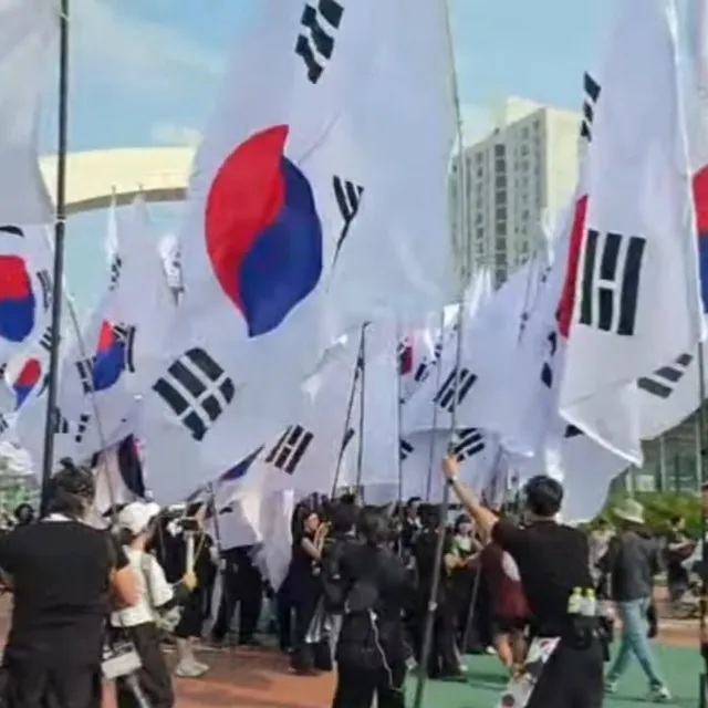청년들아 미안하다. 
4050들로 인해 너희들이 고생하는구나

#⒍25전쟁 
#6.3민주화운동 
#올림픽공원 
#멸공
#부정선거
