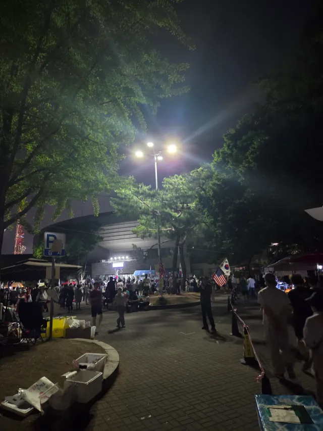 짧은시간 동안이지만 올공에서 좋은 기운 받고 애국심 차오르며 가슴웅장해지다 갑니다. 목요일날 휴무에 더 오래있다 가겠습니다. 부정선거 재선거 당