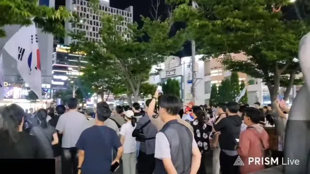 와 진짜 창원 무슨일이냐
이 많은 애국시민들 다 어디갔었냐고 ㅠㅠㅠㅠ
우리 창원에서 외롭게 버티고 10명 겨우 모아서 행진하고 했었는데.... 