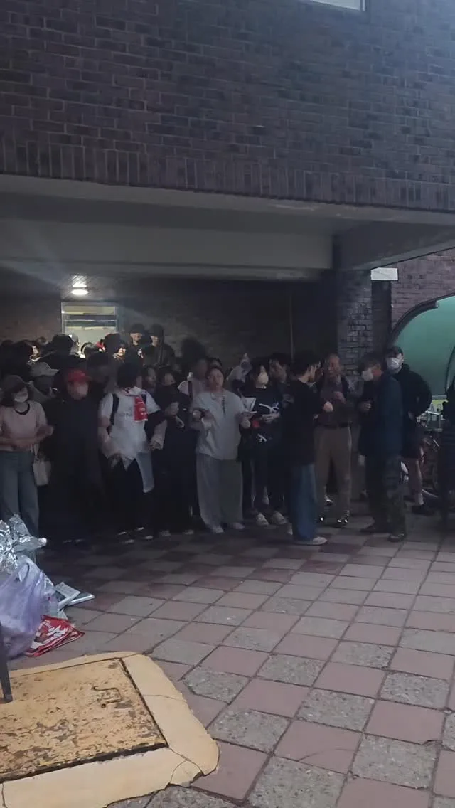 오늘 새벽 6시까지 평온했던 잠실입니다. 제가 떠난 2시간뒤 제가 앉아있던 곳이 저렇게 되었네요. 기동대 300-400출동한다고 두려워하던 시민
