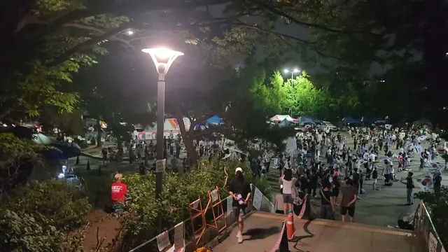올공, 29일 21: 15분경,
22:45분경 '부정선거 재선거! 당일투표 수개표!' 민주 항쟁현장