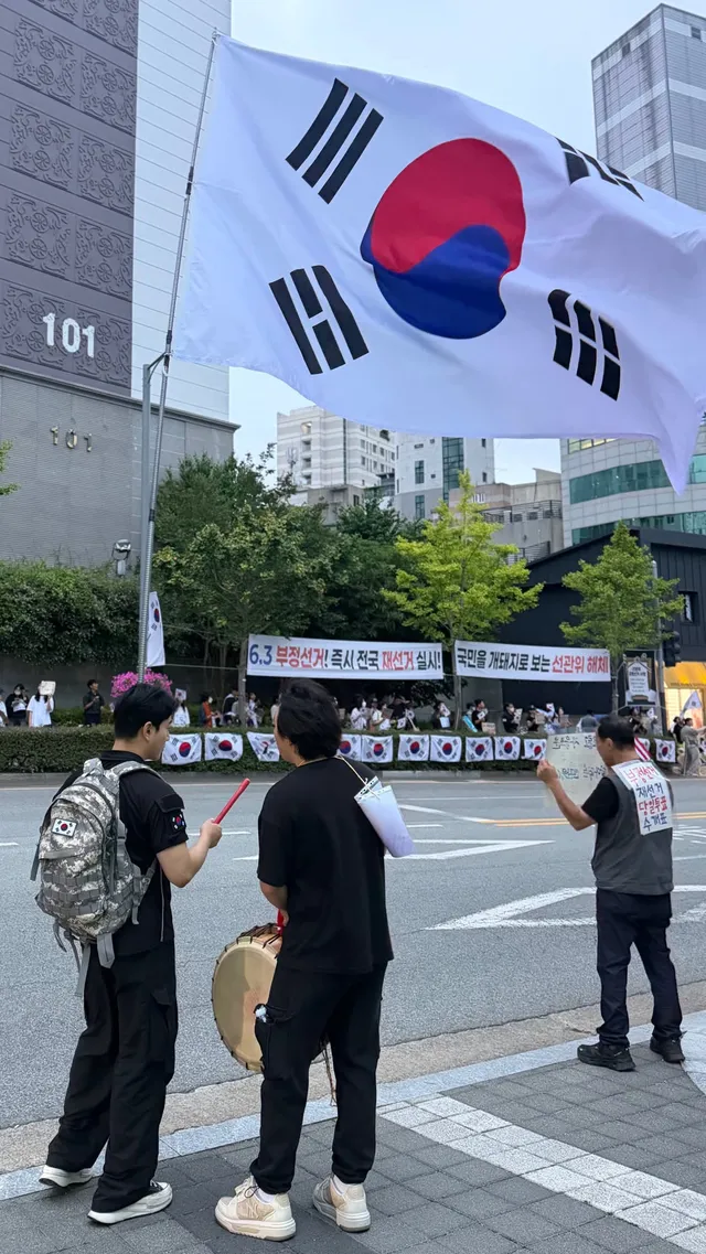 오늘도 부산 선관위 많은 분들이 와주셨습니다.
지치지 맙시다 모두 화이팅입니다.