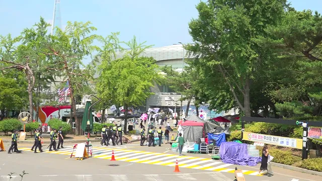 미신고 '봉쇄 시위' 장기화...경찰 수사대상 139명

잠실 개표소 불법 행위로 경찰 수사선상에 오른 대상자가 130여 명에 달하는 것으로 집