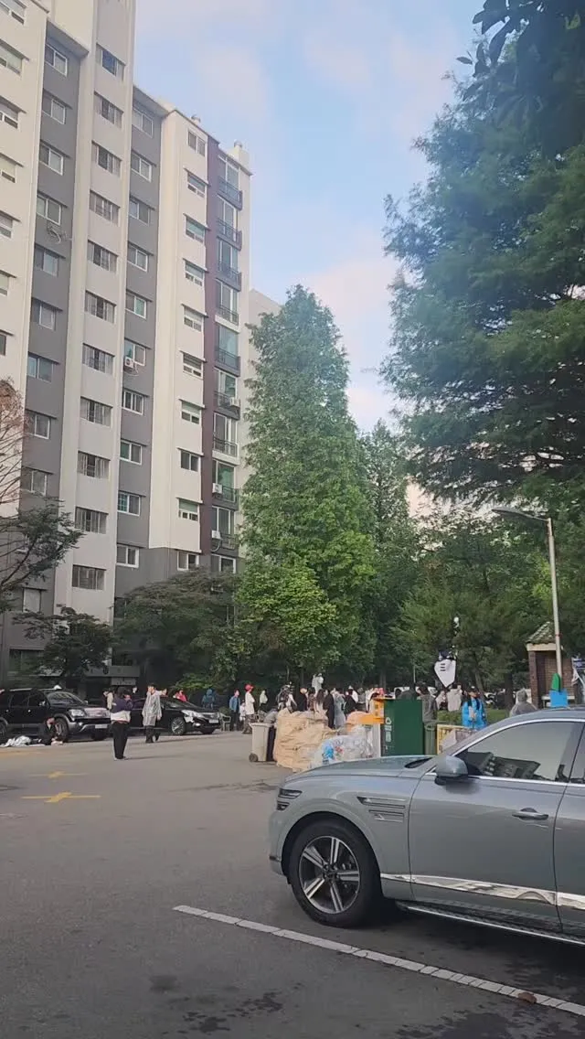 오늘 새벽 6시까지 평온했던 잠실입니다. 제가 떠난 2시간뒤 제가 앉아있던 곳이 저렇게 되었네요. 기동대 300-400출동한다고 두려워하던 시민