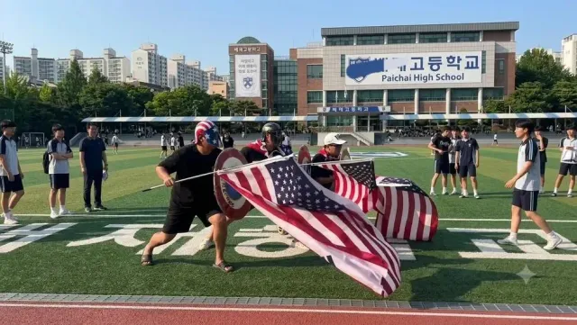 내일 배재고 지원군 도착  일베 잠실 올공 서부지법 폭도들 

스타벅스 마시며 배재고 점거 농성

교회 다니는 극우 학부모  리박스쿨  서적 보