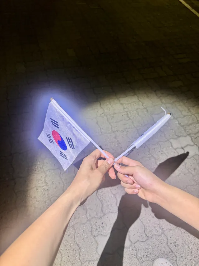 숙제 다 끝낸 딸과 함께 올공!
한시간 반 힘껏 외치고
내일을 위해 귀가❤️

딸이랑 둘만 온건 처음이라 사진 찍는데
친절한 우파청년이 후레시 