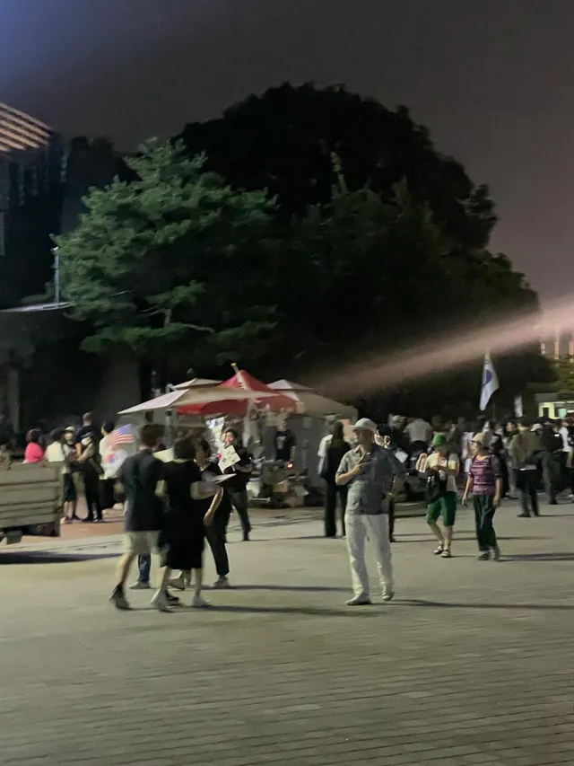 오늘 곳곳에 숨어서 시비거는 것들이
유독 심하게 많더라구요. 
한 바퀴 돌아봤더니 각 구역마다 심어져있어요ㅋ 

작전신호 같은 거 보내면서 한명