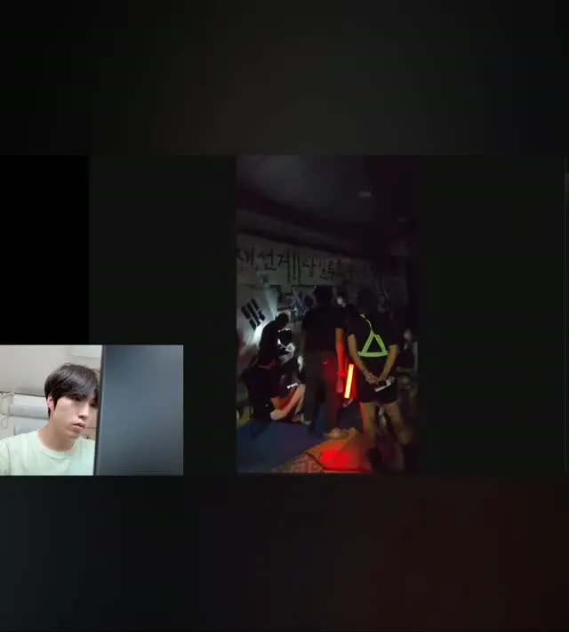 올공 폭생사건- 잘 붙어있던 피켓을 뜯고 대형태극기로 가리는걸 말리니 폭행함

자유한길단 까지 가입했던 사람인데요
점점 실망감이 커지고 있습니다