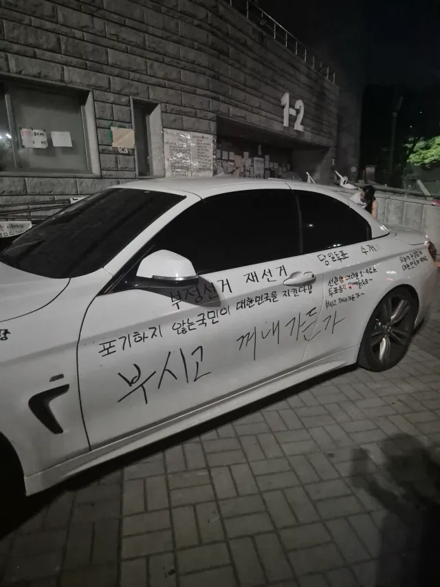 올림픽공원 시위하고 집 가는 길 대중교통 없으신 분 계신가요? 
30분 이내로 가려고 하는데 가는 길에 모셔다드릴게요!
서울 지역이면 어디든 상