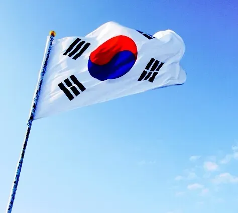여기서 사람이 다치거나 하면
불붙어버릴텐데, 난감하겠네?
그냥두자니 다들 알아가기 시작하고,
찍어누르자니 불붙을것 같고.

분열하지 말자, 대한